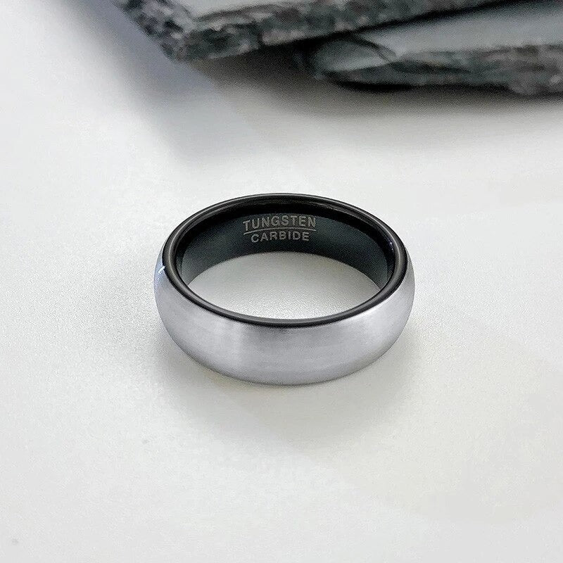 Aliança em Tungsténio Prateada, com 6mm de Largura, Arredondada e Escovada em Cima, Preta nos Lados - REF3120