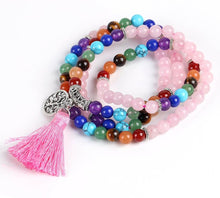 Carregar imagem no visualizador da galeria, Japamala Quartzo Rosa e Pedras 7 Chakras com Tassel Rosa e Pendente Raízes - REF1043 - PIME.pt