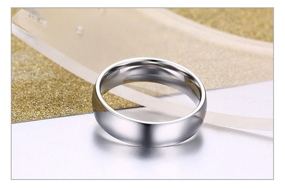Aliança Prateada Simples e Pedra Solitária 5mm e 6mm em Aço - REF1832 - PIME.pt