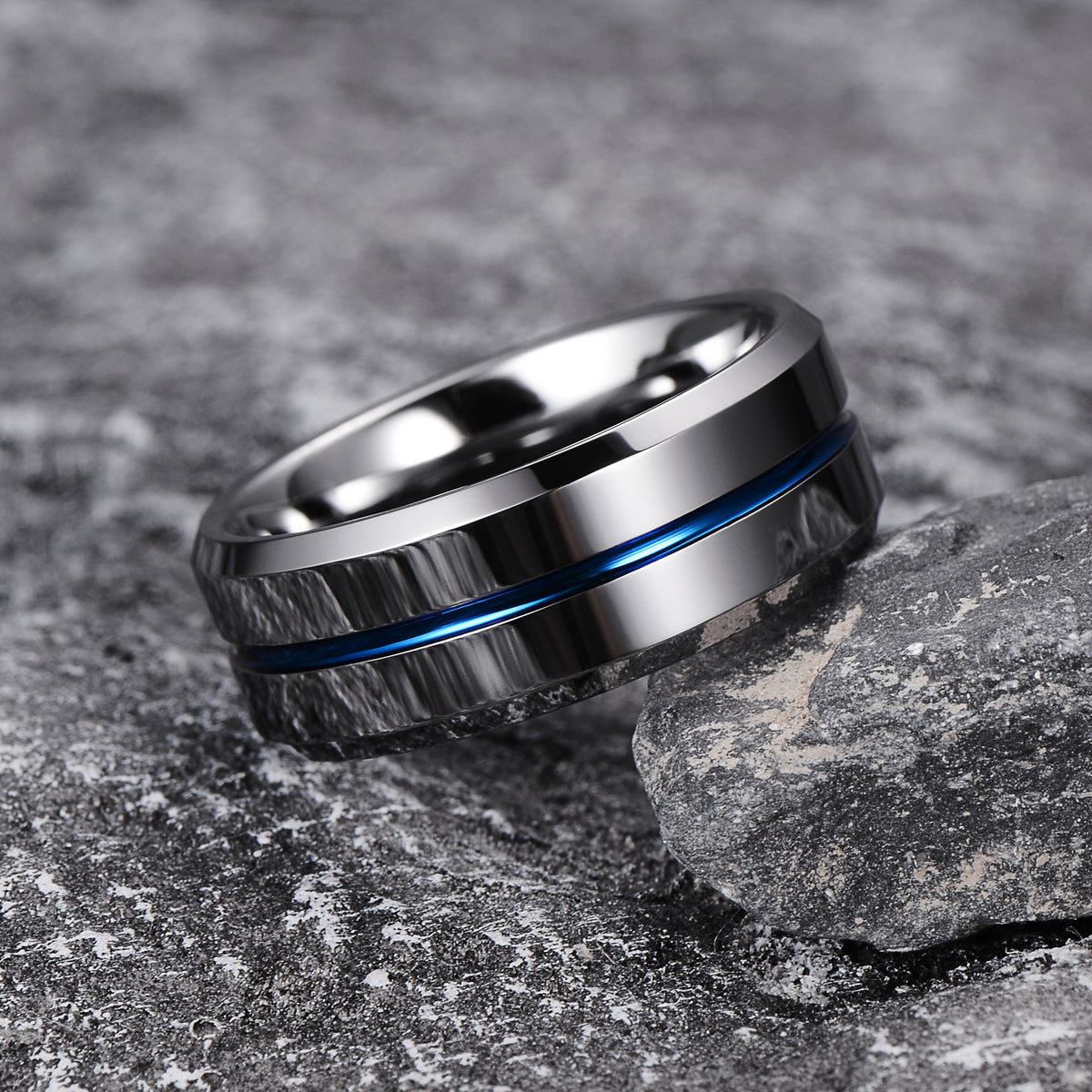 Aliança em Tungsténio Prateada com Linha Central Azul, com 8mm de Largura - REF9030