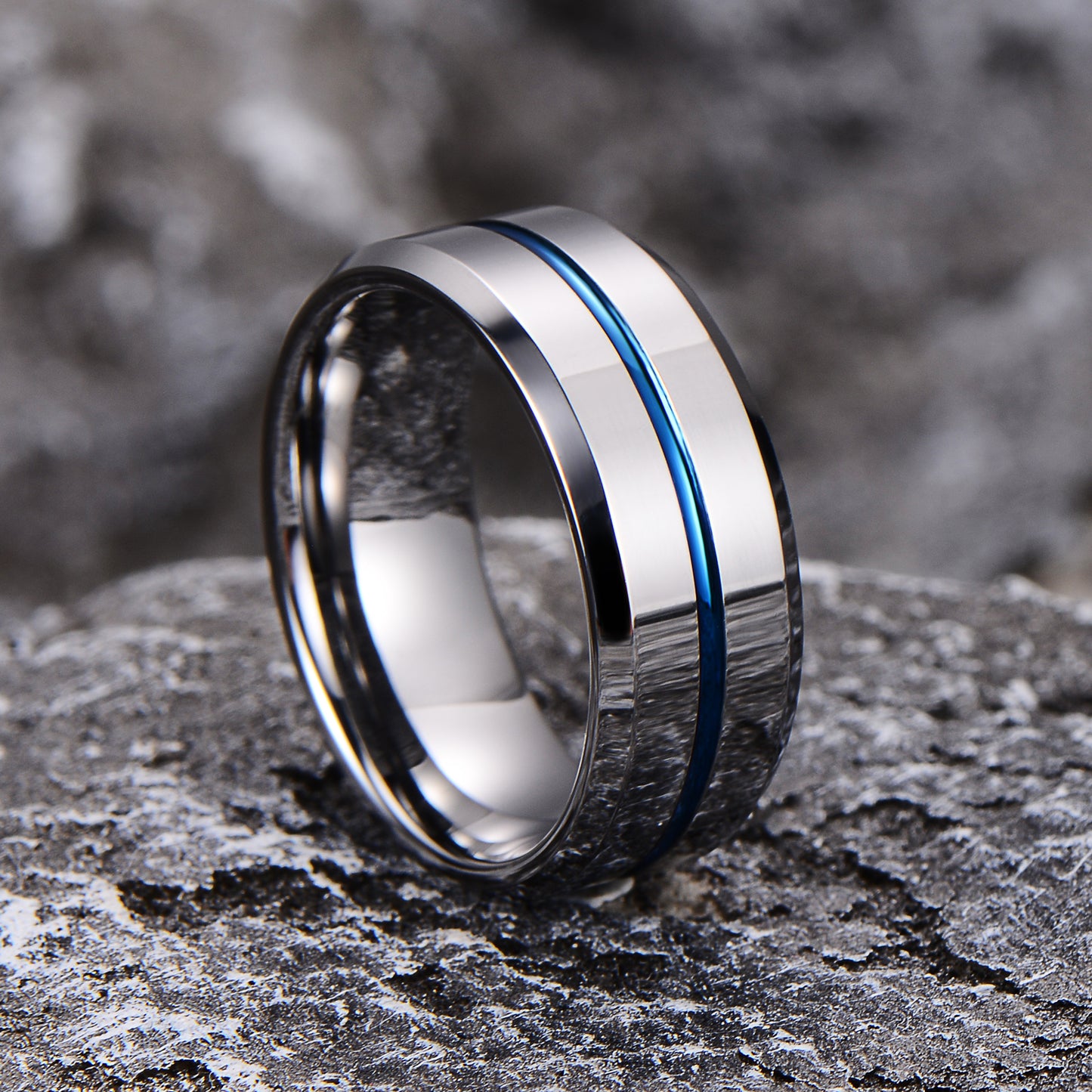 Aliança em Tungsténio Prateada com Linha Central Azul, com 8mm de Largura - REF9030