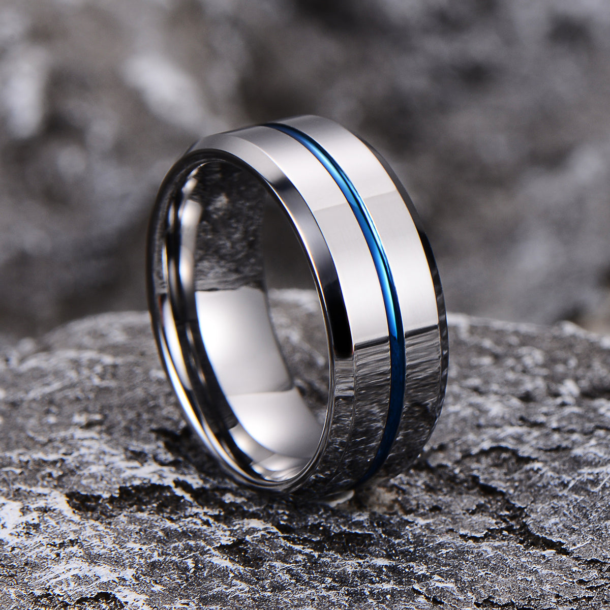 Aliança em Tungsténio Prateada com Linha Central Azul, com 8mm de Largura - REF9030