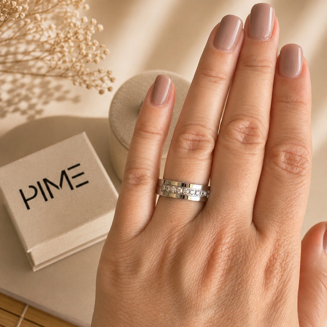 Aliança Prateada Brilhante com Filete Central ou Pedras Brilhantes 6mm em Aço para Casamento, Namoro ou Compromisso - REF00083