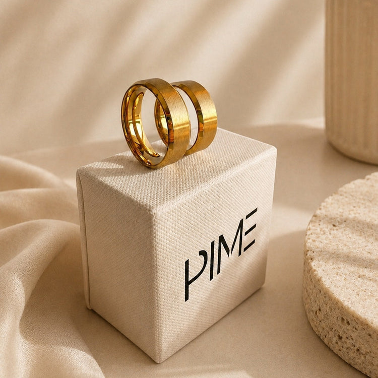 Aliança Dourada Escovada Larga (8mm) em Aço para Casamento, Namoro ou Compromisso - REF000152