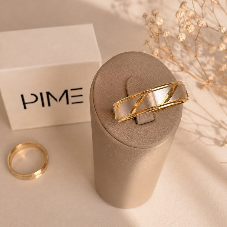 Aliança Dourada com Banda Prateada e Riscos Diagonais 6mm em Aço para Casamento, Namoro ou Compromisso - REF00072