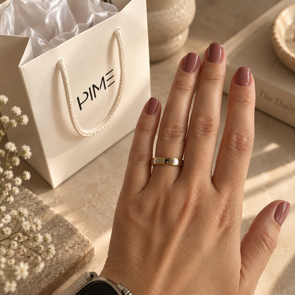 Aliança Dourada com Centro Prateado - 4mm e 6mm - em Aço para Casamento, Namoro ou Compromisso - REF0002321
