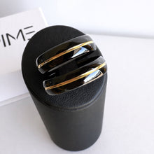 Carregar imagem no visualizador da galeria, Aliança em Tungsténio Preta, 6mm, Brilhante com Filete Dourado Fino, Laterais e Interior Pretos Polidos - REF9037