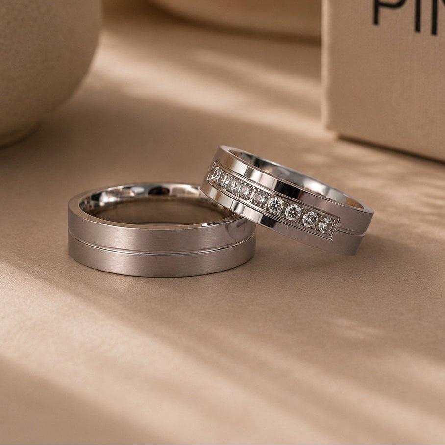 Aliança Prateada Brilhante com Filete Central ou Pedras Brilhantes 6mm em Aço para Casamento, Namoro ou Compromisso - REF00083