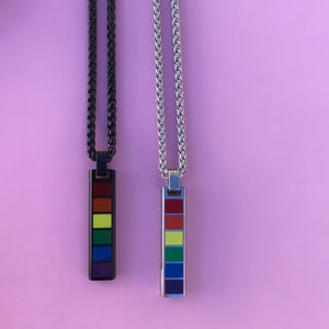 Colar LGBTQIA+ com Medalha Vertical Colorida - em Aço - REF2007