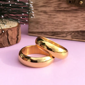 Aliança Tradicional Dourada Alta e Grossa (7mm) em Aço para Casamento, Namoro ou Compromisso - REF001815