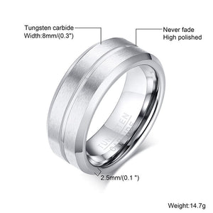 Aliança em Tungsténio Prateada, com 8mm de Largura, Plana e Fosca em Cima, com Filete Brilhante no Centro, Angular e Brilhante nos Lados - REF6610