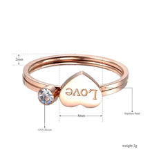 Carregar imagem no visualizador da galeria, Anel de Noivado (Conjunto de Dois Anéis) com Coração Love (Amor) e Pedra única - em Aço - REF7018