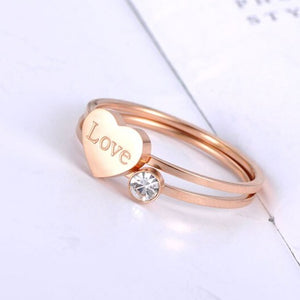 Anel de Noivado (Conjunto de Dois Anéis) com Coração Love (Amor) e Pedra única - em Aço - REF7018