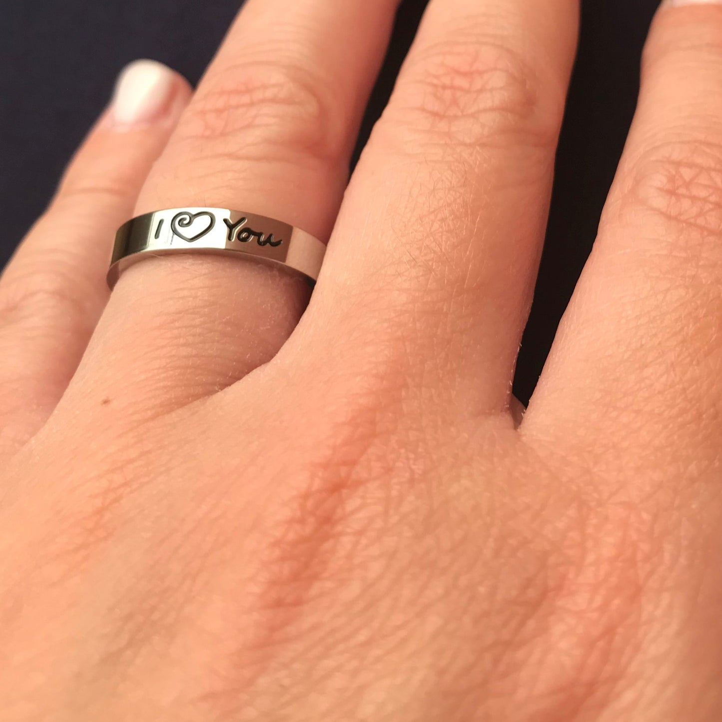 Aliança Prateada I Love You com Coração (4mm) em Aço - Alianças de Namoro ou Compromisso (para Namorados) - REF1610
