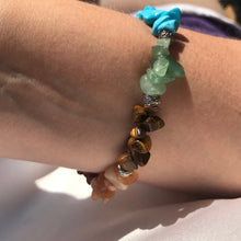 Carregar imagem no visualizador da galeria, Pulseira Reiki com Pedras Lascadas 7 Chakras - REF1061