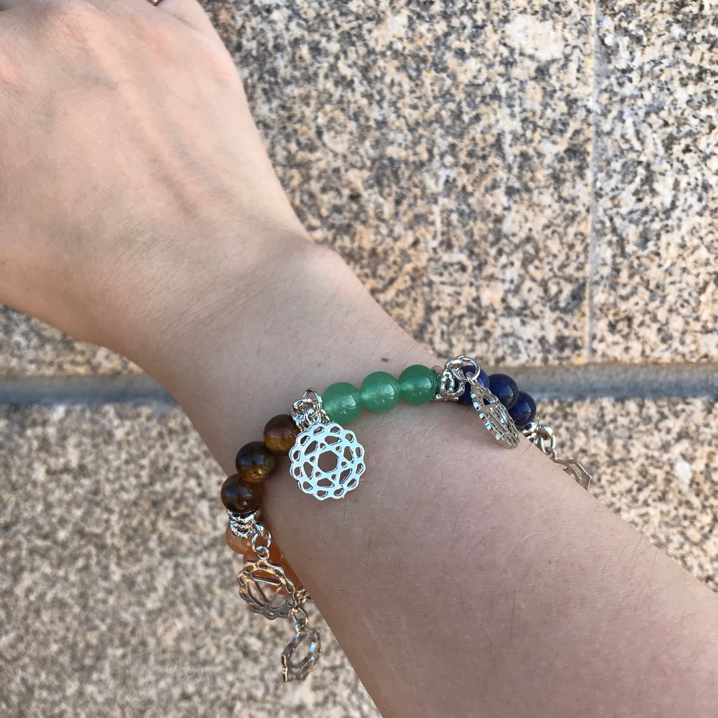 Pulseira 7 Chakras com Pedras Naturais e Pendentes - REF09901