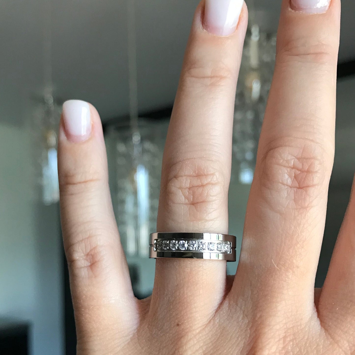 Aliança Prateada Brilhante com Filete Central ou Pedras Brilhantes 6mm em Aço para Casamento, Namoro ou Compromisso - REF00083