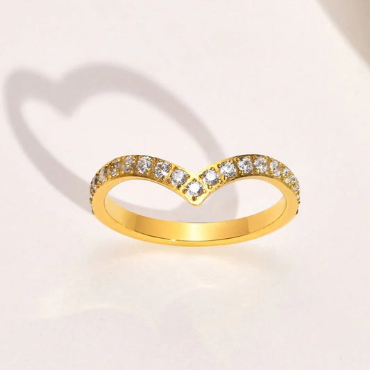 Anel de Noivado Dourado em Aço com Pedras Brilhantes - REF9616
