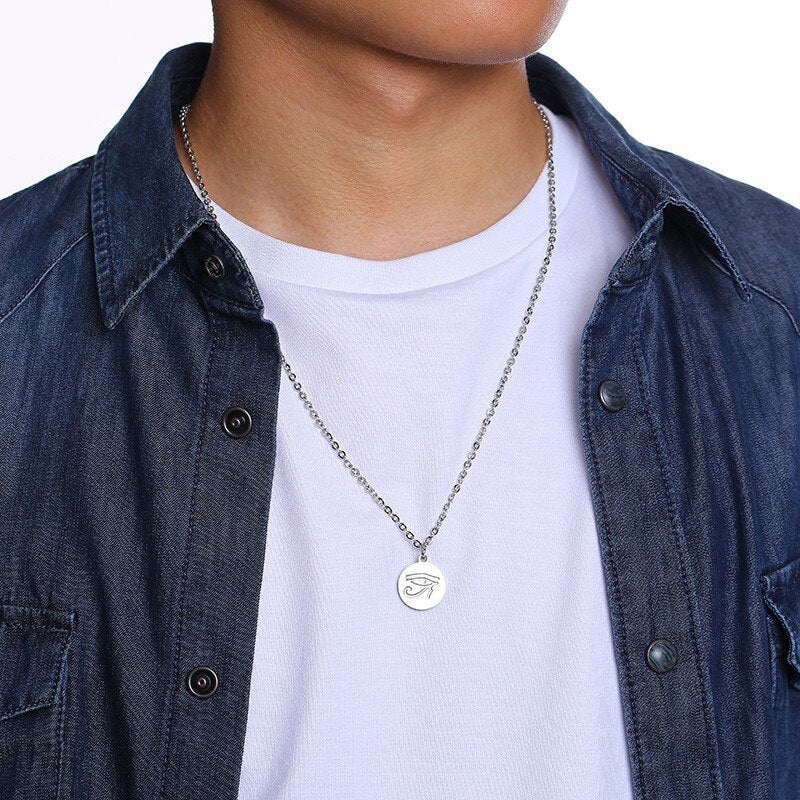 Colar Medalha com Olho de Hórus em Aço - REF1091 - PIME.pt