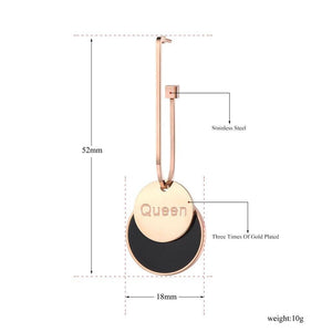 Brincos Compridos com Medalha Queen (Rainha) em Aço - REF1552 - PIME.pt