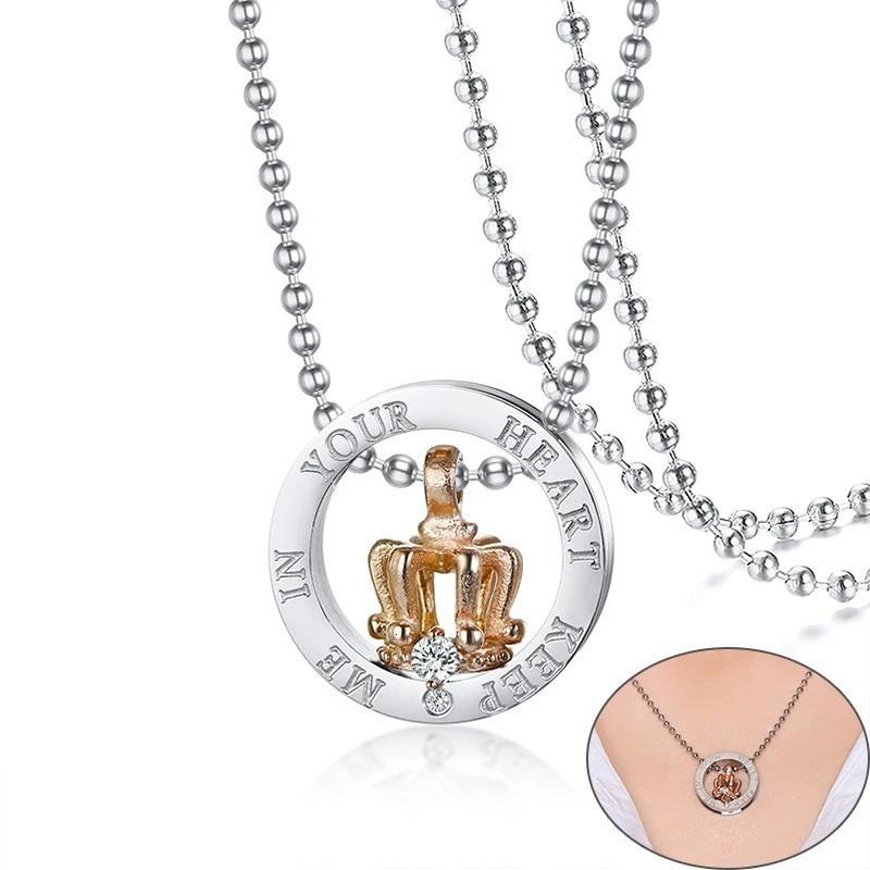 Colar para Namorados ou Casais - Keep Me In Your Heart com Coroa e Pedra - em Aço - REF1075 - PIME.pt