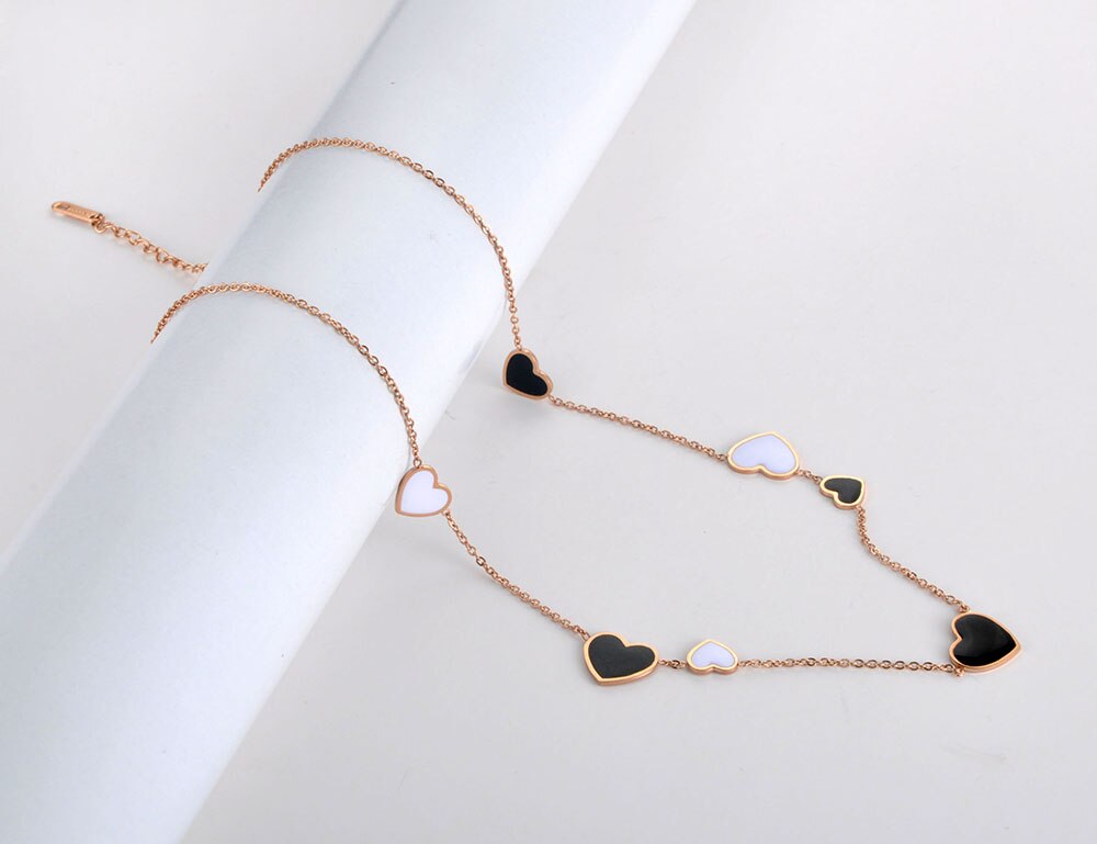 Colar Corações a Preto e Branco em Aço - REF1569 - PIME.pt