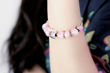 Carregar imagem no visualizador da galeria, Pulseira de Contas/Charms Tons de Rosa com Flores e Coche com Cristais - REF1148 - PIME.pt