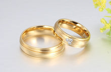 Carregar imagem no visualizador da galeria, Alianças com Rebordos Dourados 6mm em Aço para Casamento, Namoro ou Compromisso - REF00070 - PIME.pt