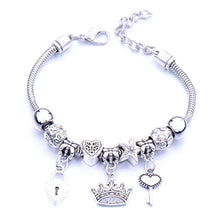 Carregar imagem no visualizador da galeria, Pulseira com Contas - Coroa, Estrela, Corações, Chave e Cadeado - REF1423 - PIME.pt
