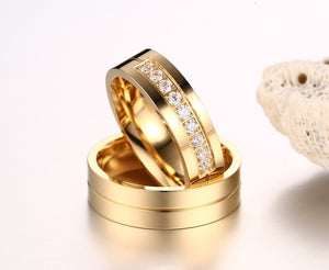 Aliança Dourada com Linha Central ou Banda de Pedras 6mm em Aço para Casamento, Namoro ou Compromisso - REF00080 - PIME.pt