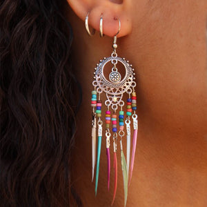 Brincos Círculo com Missangas e Penas Coloridas Pendentes - REF1234 - PIME.pt