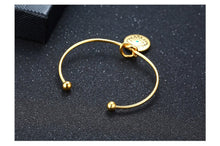 Carregar imagem no visualizador da galeria, Pulseira Dourada com Medalha Olho Azul em Aço - REF1575 - PIME.pt