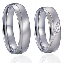 Carregar imagem no visualizador da galeria, Aliança Prateada com Pedras ou com Linha Simples 6mm em Aço para Casamento, Namoro ou Compromisso - REF1008 - PIME.pt