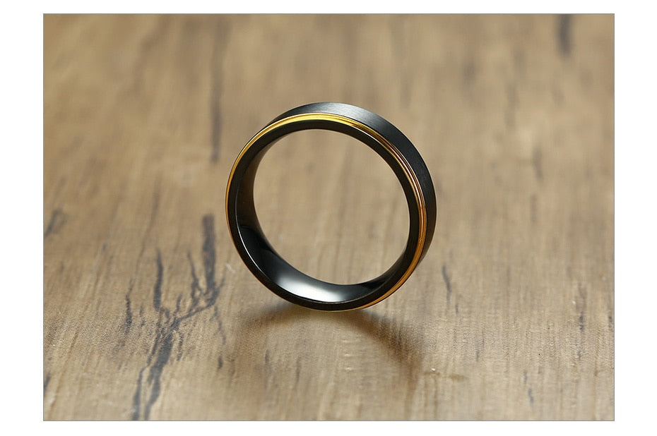 Aliança Preta com Centro Escovado e Rebordo Dourado Brilhante em Aço 6mm para Casamento, Namoro ou Compromisso - REF1010