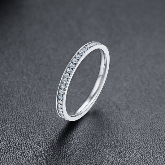 Anel de Noivado Prateado (2mm) com Pequenas Pedras Brilhantes - em Aço - REF1701