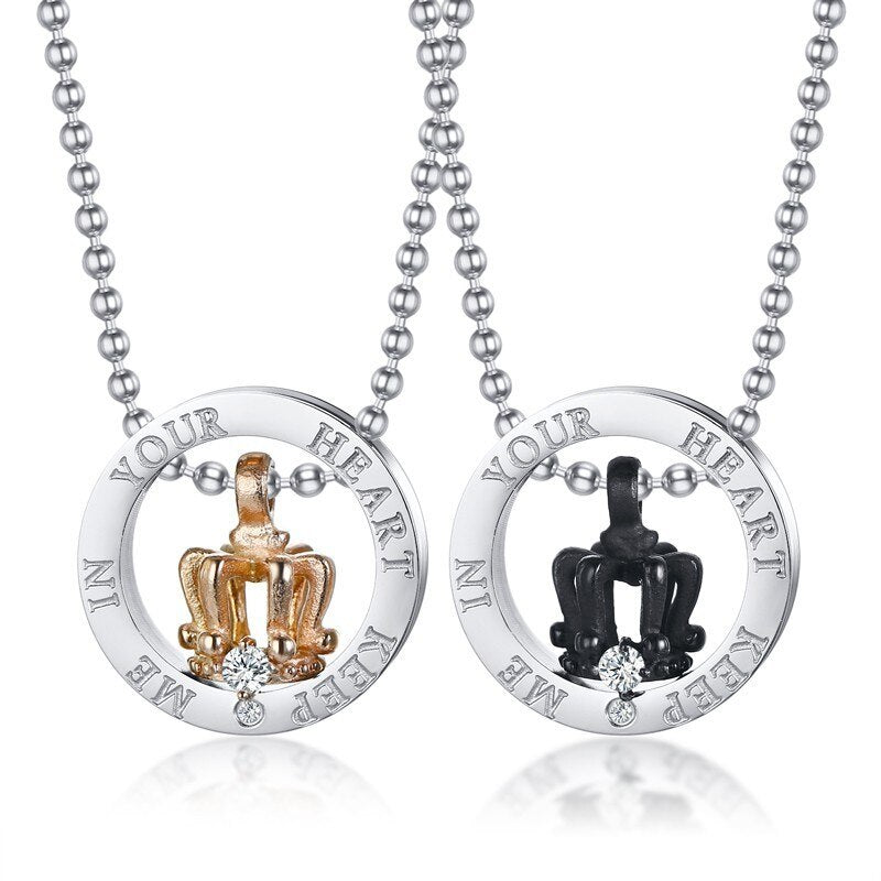 Colar para Namorados ou Casais - Keep Me In Your Heart com Coroa e Pedra - em Aço - REF1075 - PIME.pt