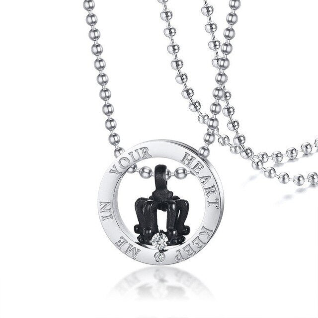 Colar para Namorados ou Casais - Keep Me In Your Heart com Coroa e Pedra - em Aço - REF1075 - PIME.pt